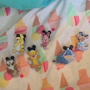 Disney Winnie the Pooh friends pin set.
